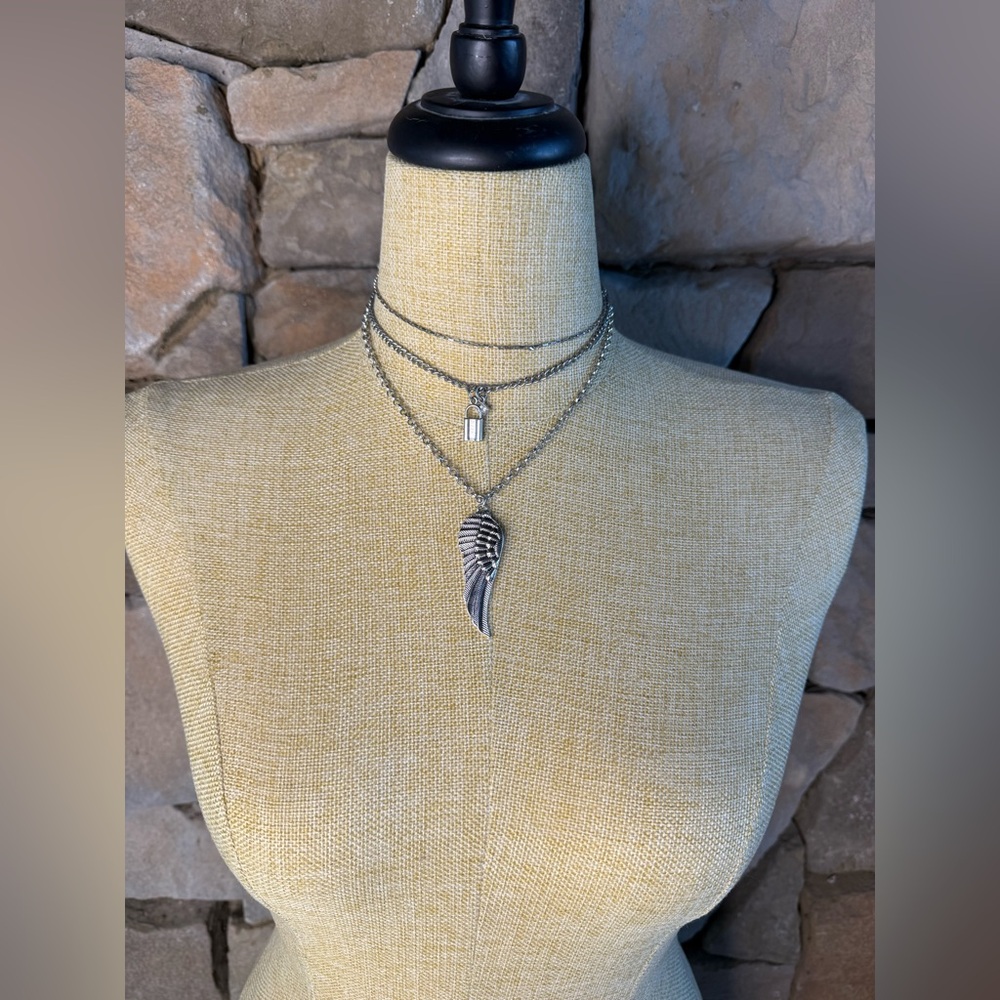 New🌟Free People-Silver Wing Pendant Necklace